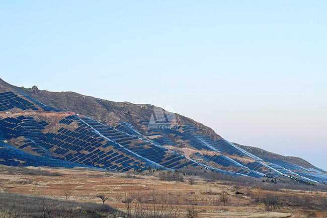 80MW光伏电站竣工！650彩票辽宁山地支架建设项目顺利上网