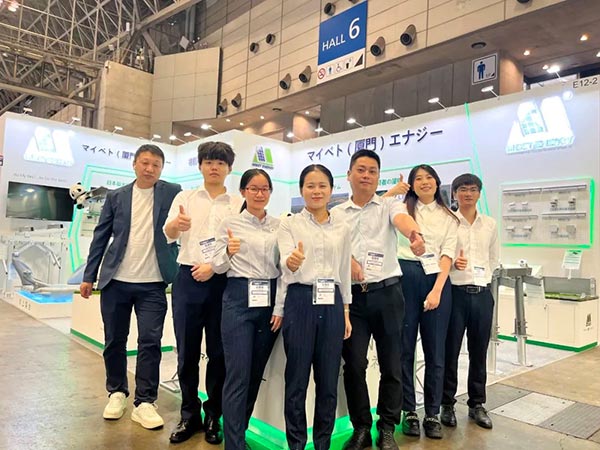 650彩票东京国际智慧能源周同事合影