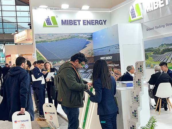 650彩票意大利展展位-参展客户在了解产品